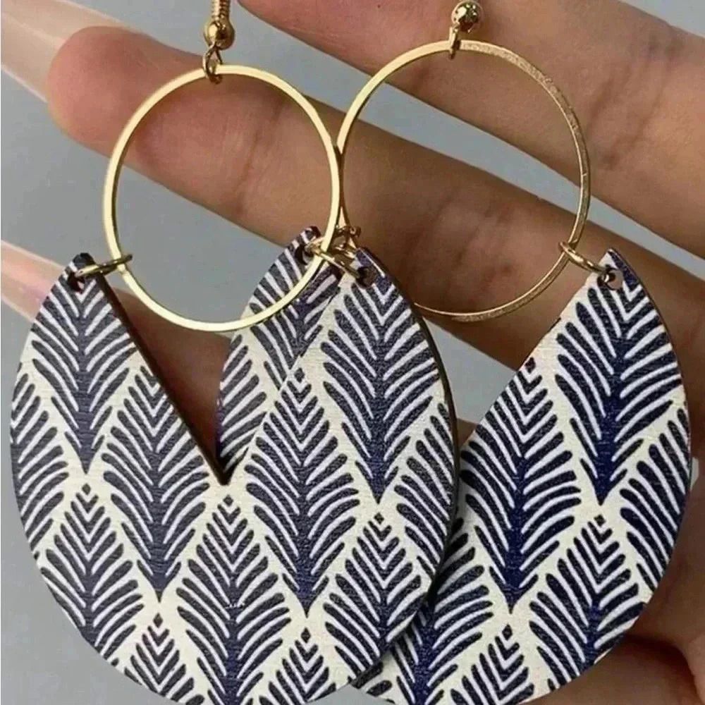 NEW Leaf Pattern Round Drop Earrings